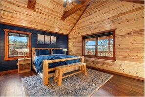 8 Schlafzimmer, Schreibtisch, Bügeleisen/Bügelbrett, Reisekinderbett