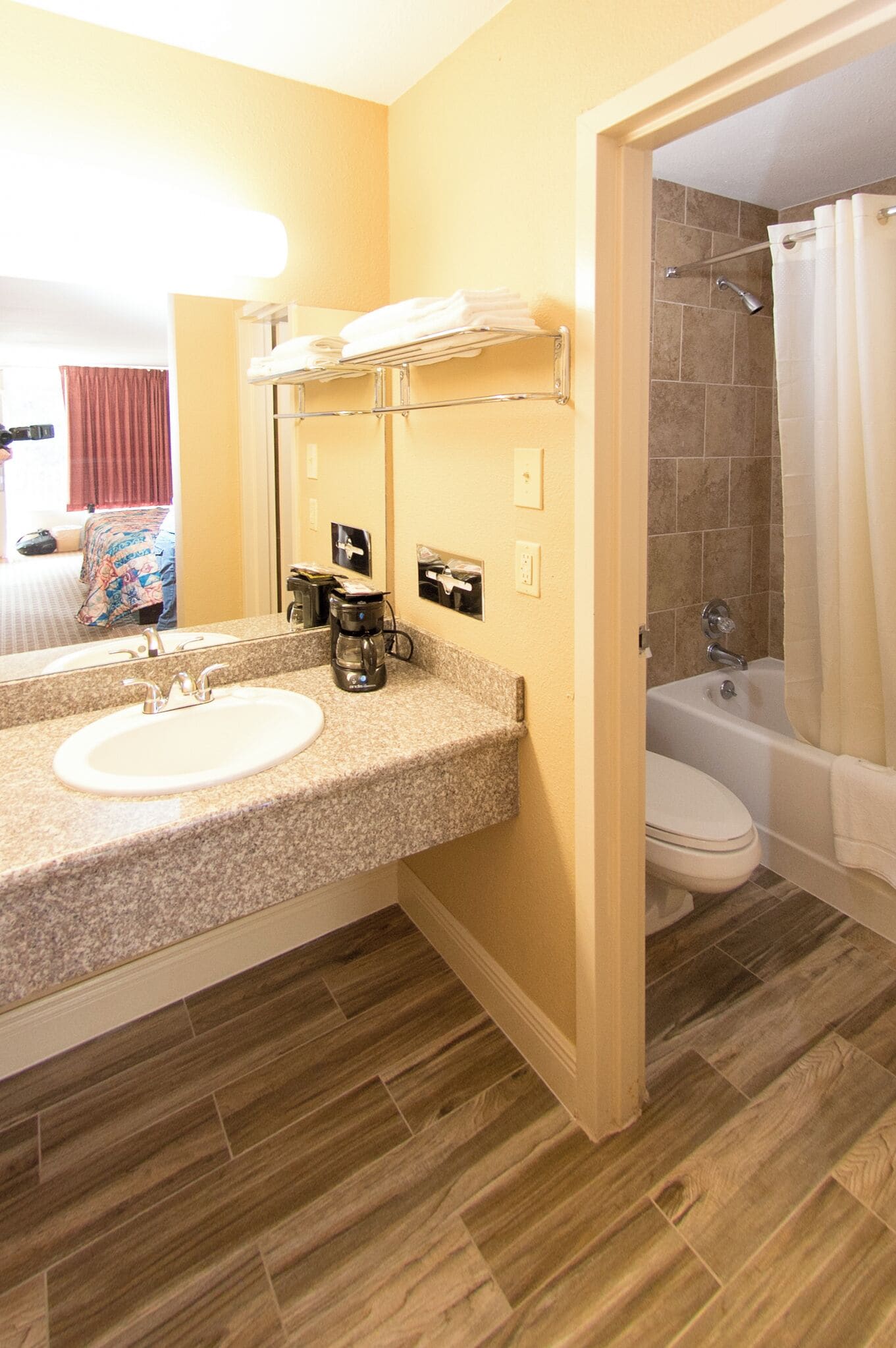 Toallas, jabón, papel de baño 