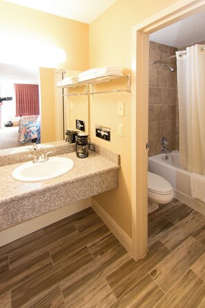 Towels, soap, toilet paper - Audubon Inn  (Port Allen)