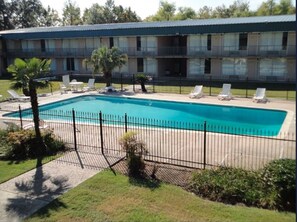Sæsonbestemt udendørs pool