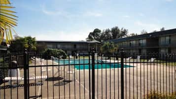 Alberca al aire libre por temporada