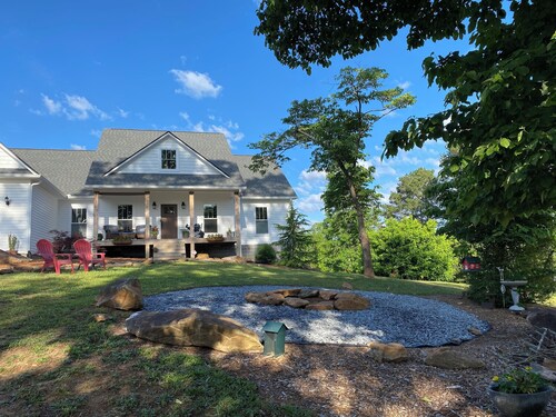 3-bedroom home on quiet road with horse farms