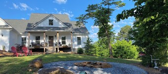 3-bedroom home on quiet road with horse farms