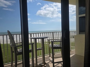 1 bedroom - Beachfront w Stunning Views Modern Bright (Fort Myers Beach)