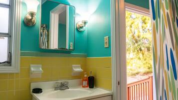 Hårtørrer, håndklæder, Sæbe, Toiletpapir