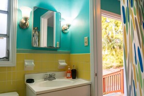 Hårtørrer, håndklæder, Sæbe, Toiletpapir