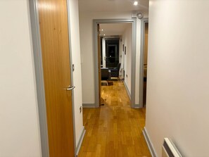 Interior - Bright York City Centre 2-Bed Apartment with View (York)