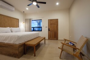 8 bedrooms, iron/ironing board, internet, bed sheets