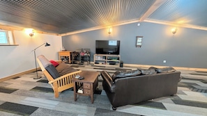 Smart TV - Barndominium in RACO, located very close to trails. (brimley)