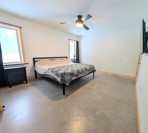 2 bedrooms, WiFi, bed sheets - Barndominium in RACO, located very close to trails. (brimley)