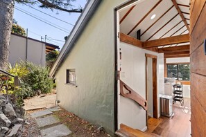 Terrace/patio - Cozy studio in North Berkeley (Berkeley)