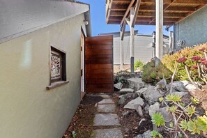 Exterior detail - Cozy studio in North Berkeley (Berkeley)