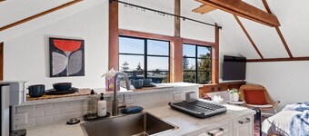Cozy studio in North Berkeley