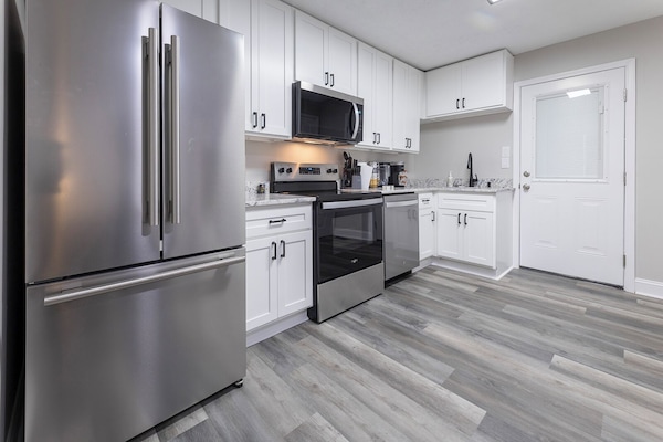 Coffee/tea maker, fridge, microwave, oven