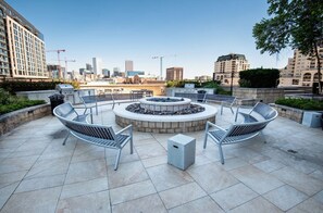 Terrace/patio - COZY LUXURIOUS UPSCALE 1-BEDROOM PENTHOUSE DOWNTOWN DENVER! (Denver)