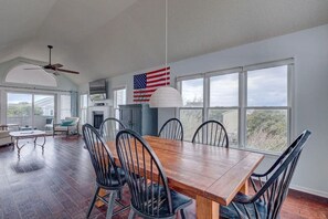 Dining - Shell Haven- Private Oasis in Surf City (Surf City)