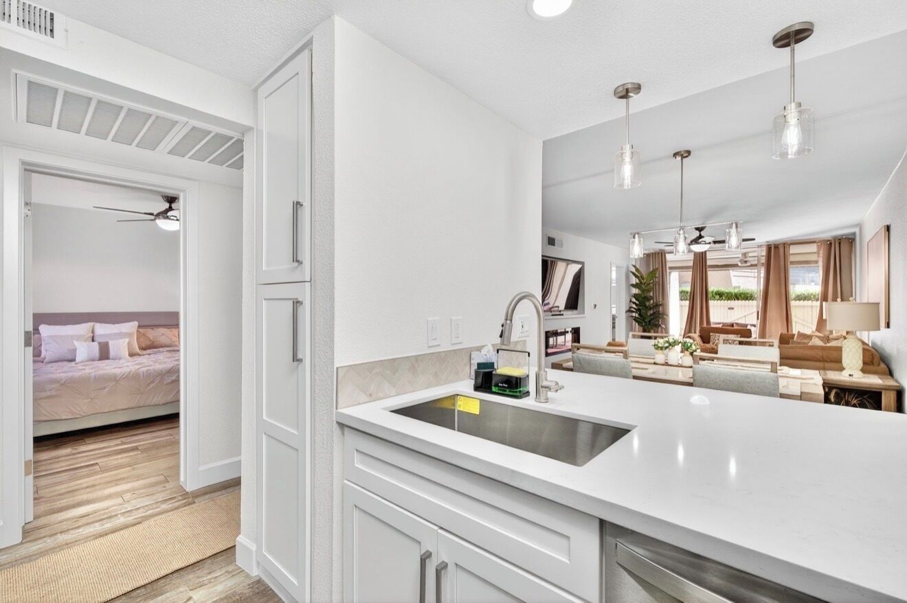 Micro-ondes, four, plaque de cuisson, lave-vaisselle