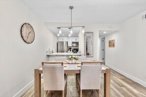 Dining - 2 bedroom 1st floor condo near Scottsdale Old Town (Scottsdale)