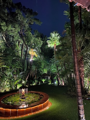 المنطقة المحيطة بالمنشأة