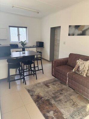 Interior - Sunny Snooze - Cosy 2 or 4 sleeper in Cape Town (Cape Town)
