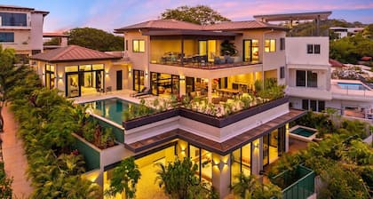 Modern Brand-New Mansion with Private Pool & Plunge Pool, Walking Distance to Tamarindo Beach