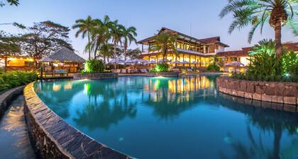 Spacious 7BDR Villa with Private Pool, Outdoor Cinema Nights & Fire Pit + Beach Club Access