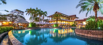 Spacious 7BDR Villa with Private Pool, Outdoor Cinema Nights & Fire Pit + Beach Club Access