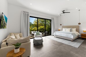 7 bedrooms, travel crib, free WiFi, bed sheets