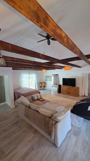 1 室のベッドルーム、WiFi