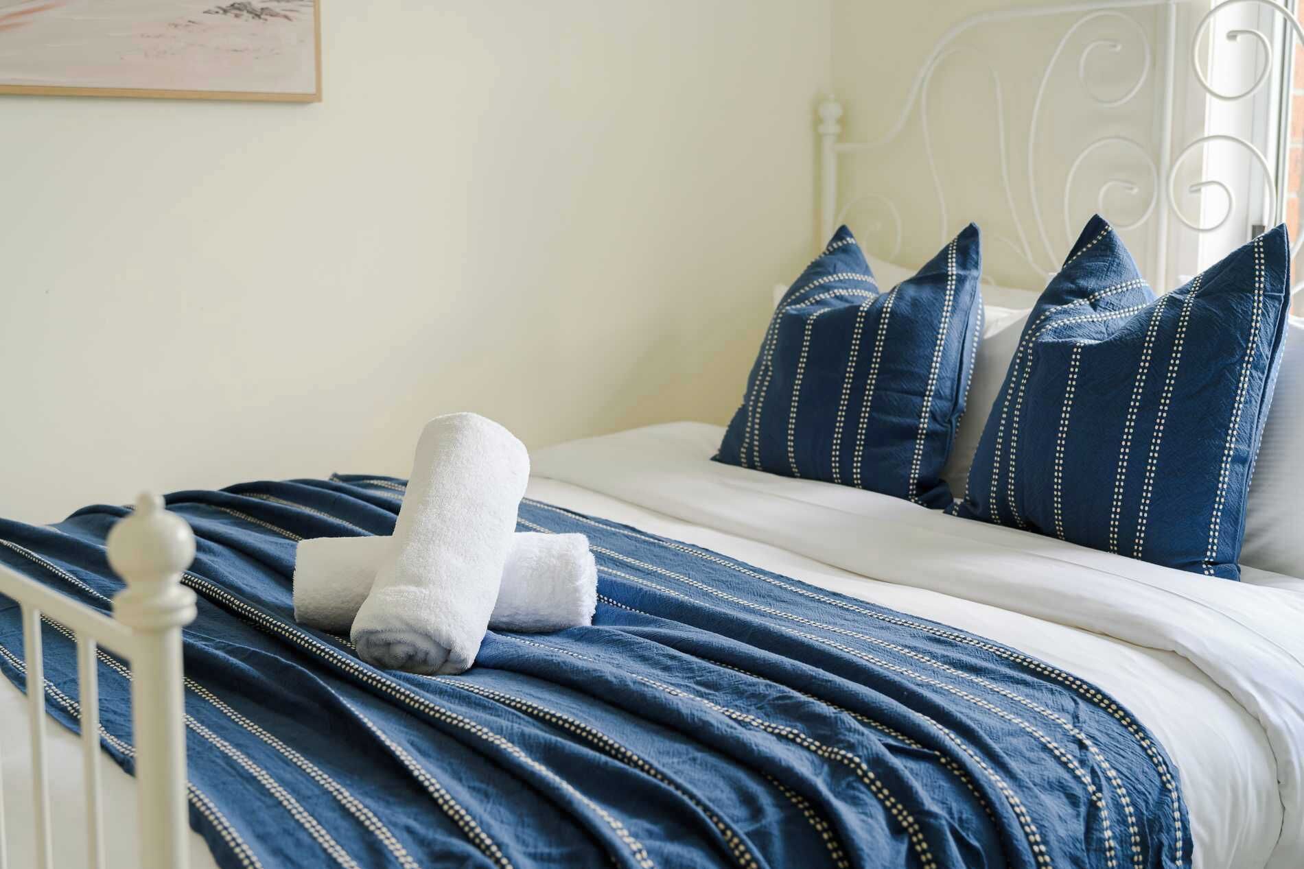 2 bedrooms, desk, iron/ironing board, WiFi