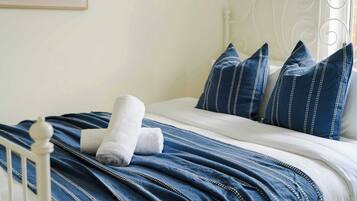 2 bedrooms, desk, iron/ironing board, WiFi