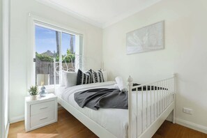 2 habitaciones, escritorio, tabla de planchar con plancha y wifi 