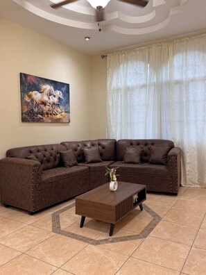 Living area - Spacious 3-bedroom apartment in fantastic San Pedro Sula with AC (San Pedro Sula)