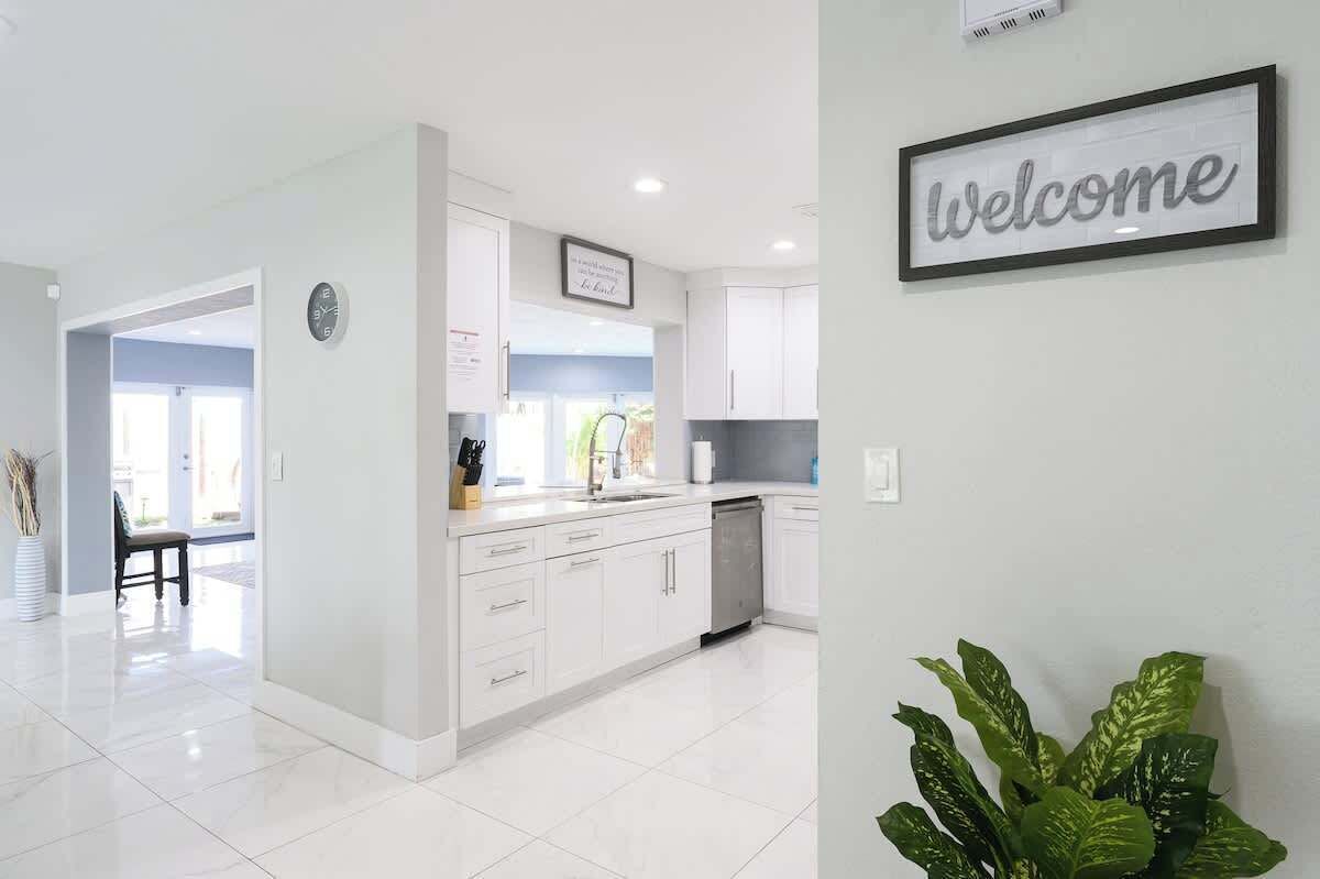 冰箱、微波炉、烤箱、炉灶