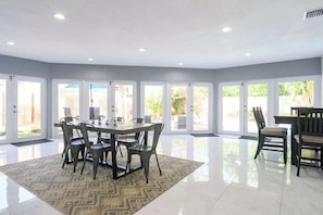 Dining - Stunning 4 Bedrooms House with Pool 6mins to Ocean (Fort Lauderdale)
