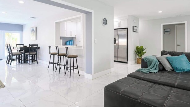 Living area - Private Pool 4BR · 6 Min to Fort Lauderdale Beach (Fort Lauderdale)