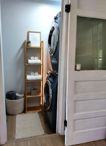 Beautiful 3-bedroom house with AC in Tulsa neighborhood