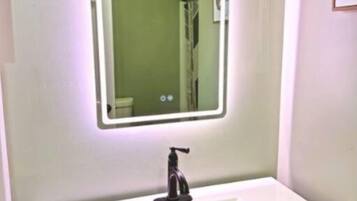 Asciugamani, sapone, carta igienica