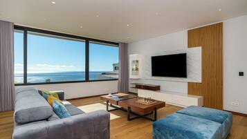 Fernseher, Tischtennisplatte