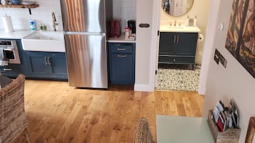 Luxury Studio, River View | Private kitchen