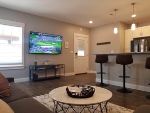 Luxury Suite | Living area - 2nd St Loft (Washington)