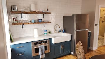 Luxury Studio, River View | Private kitchen