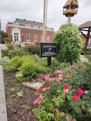 Property grounds - 2nd St Loft (Washington)