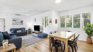 Smart TV - 14 Del Rae – Just 20 meters from Shoal Bay Beach (Shoal Bay)