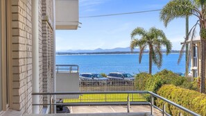 Property grounds - 14 Del Rae – Just 20 meters from Shoal Bay Beach (Shoal Bay)