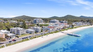 Beach nearby - 14 Del Rae – Just 20 meters from Shoal Bay Beach (Shoal Bay)