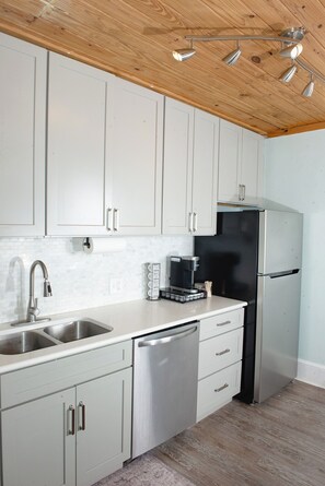 Microwave, oven, stovetop - Fantastic 2BR • King Bed • Pool Table • Free WIFI in charming Montgomery (Montgomery)