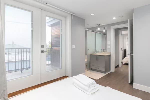 3 makuuhuonetta, työpöytä, silitysrauta/-lauta, ilmainen Wi-Fi