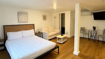 1 slaapkamer, een strijkplank/strijkijzer, wifi, beddengoed