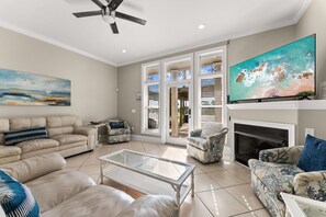 Smart TV, fireplace - Gulf Views - Private Pool - 4 Bedroom (Panama City)